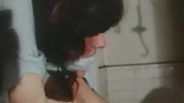 دختر آسیایی جذاب نشسته با motherfucker او در تند 69. موقعیت عمیق چلچله دهان بزرگ با بزرگ به انجمن لوتی شهوانی شدت هیجان زده دیک