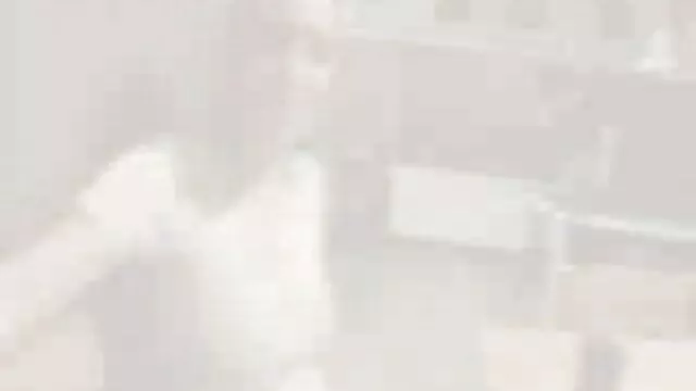 یک دانش آموز پرشور در روز اول مدرسه تصمیم گرفت از راه بدر کردن خنثی نشسته در کنار او. آن مرد بسیار ترسیده بود و برای یک مدت طولانی مقاومت, اما انجمن کیر2کوس اشک بسیار مداوم بود