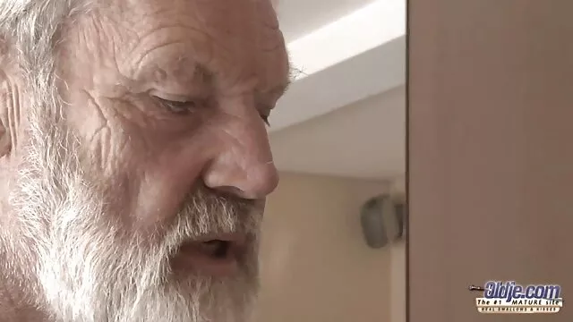 مرد استمناء و هرچه مایع منی عکس کیر در کس وکون در سینه سگ ماده