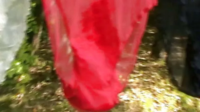 شلخته به طور انجمن kir2kos مداوم به پایان می رسد تا پریدن از روی خروس دوست پسر او را. دختر کوچک licked ابزار کار ، نشسته بر روی آن ، و بلافاصله به پایان رسید