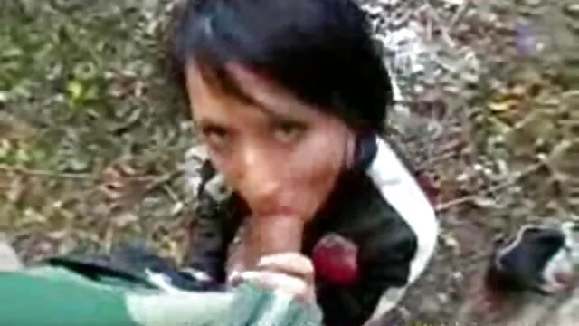 مجموعه ای انجمن گیر تو کس از زنان نوجوان دوجنسی در عمل