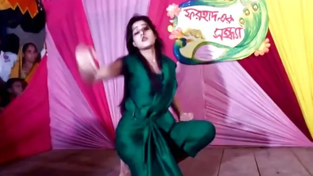 مرد ریشو انجمن کیر تو کوس licks نوزاد, شلخته
