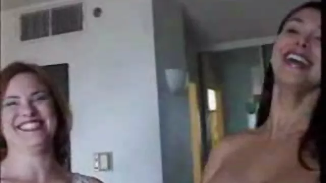 این دختر شهوانی فقط شور و انجمن فارسی سکس شوق برای مکیدن ، به طوری که او در دهان او هر کسی که قادر به جلو و سوسیس از شلوار خود را طول می کشد